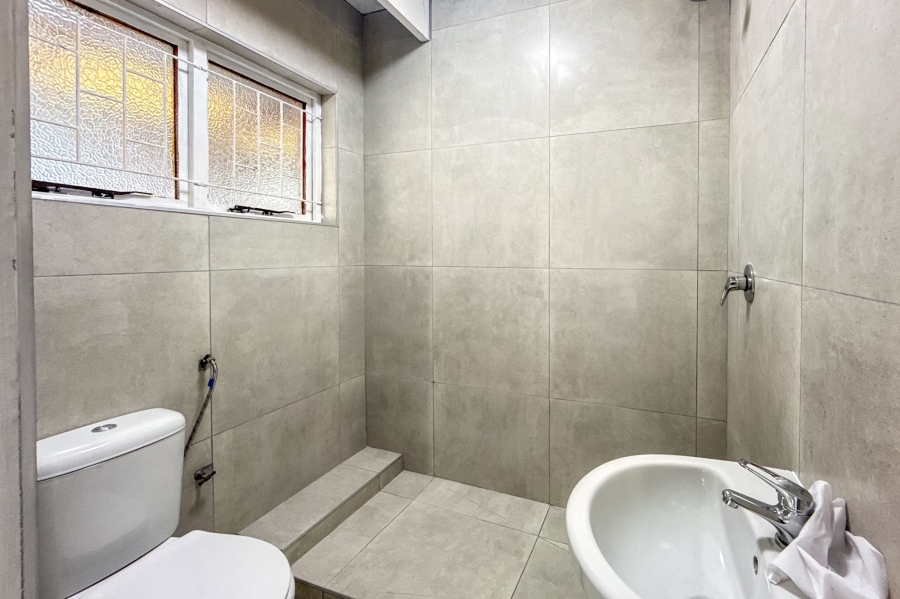5 Bedroom Property for Sale in Monte Vista Western Cape